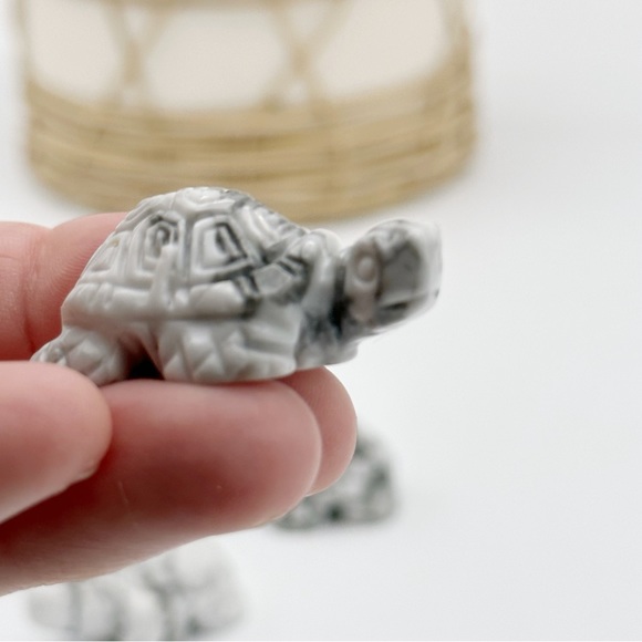 1" Turtle Figurines Hand Carved Choice of Stone - Picture 5 of 12
